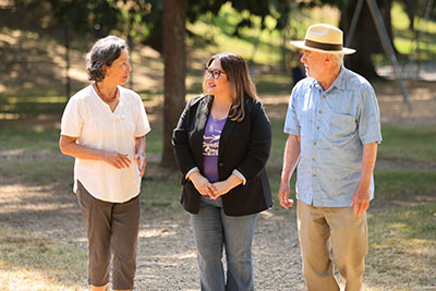 Carmen Rubio with older adults